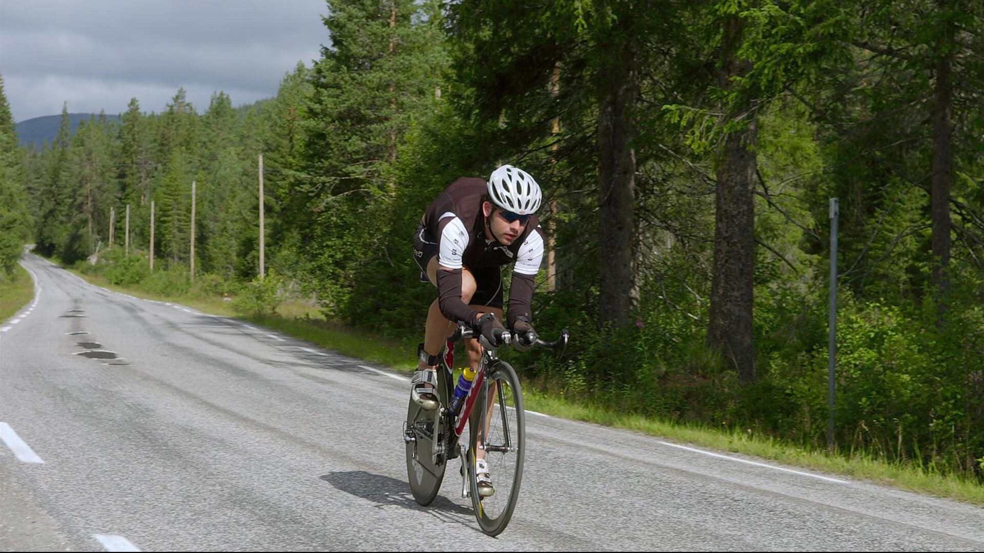 爱游戏体育在线赛事-主队球员在比赛中频频获得进球机会,主队总进球数